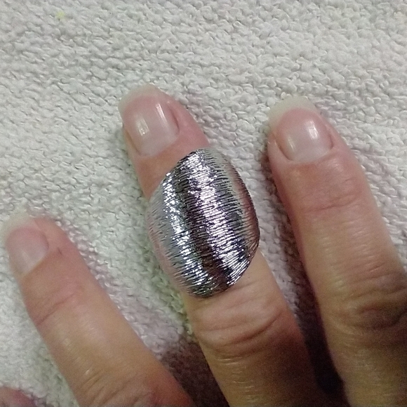 Silvertone large textured wide ring cocktail 🍸🍹 - Picture 1 of 5